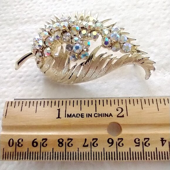 Vintage Coro Signed Brooch Pin AB Rhinestones Goldtone Metal Mid-Century - Picture 7 of 9